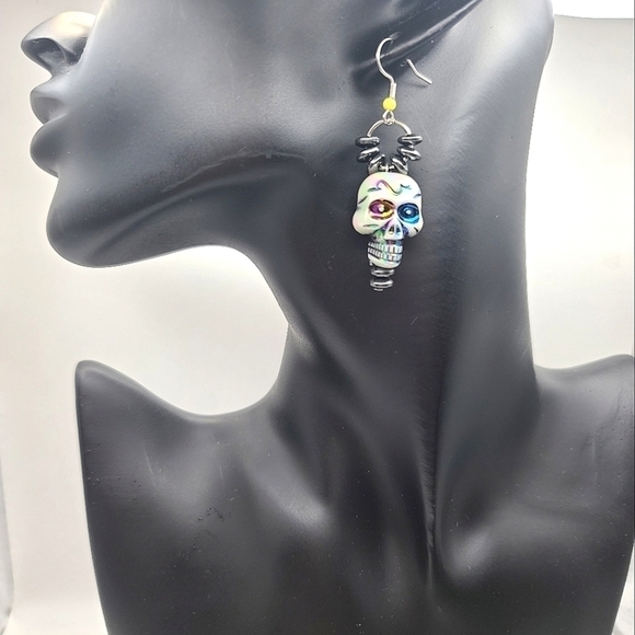 Handcrafted Skull Hematite Beaded Dangle Fashion Earrings - Picture 2 of 11